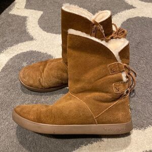 Koolaburra by UGG Women's Shazi Short boots sheepskin sz 7 brown and tan GUC